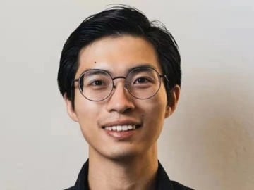 Junjia He